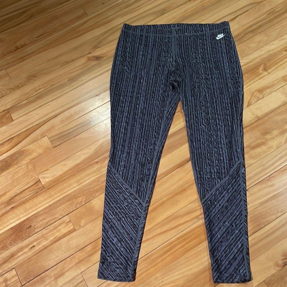 Nike black/gray abstract print flat seam leggings. Large.